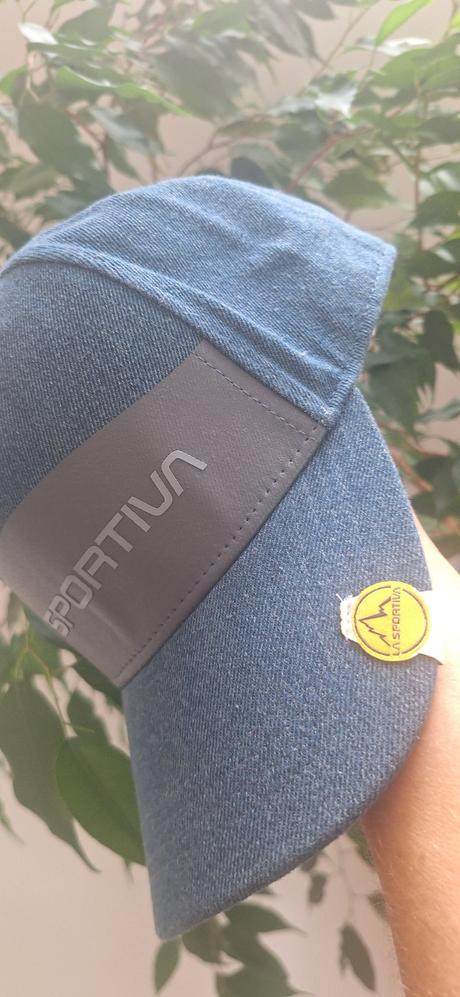 La sportiva šiltovka, s