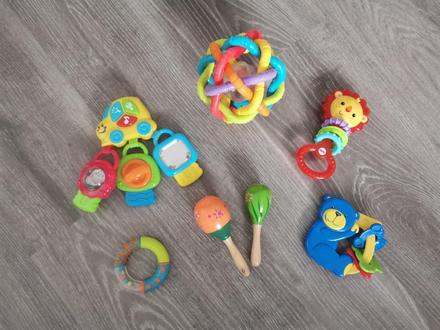 Balík prvých hračiek,