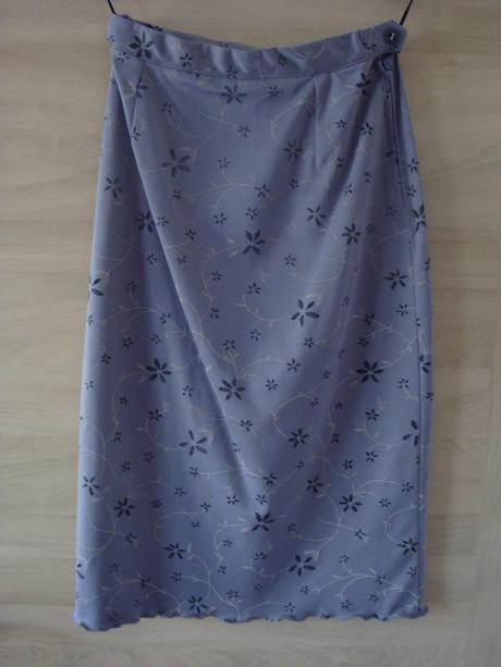 Puzdrová sivá sukňa s kvetinovým vzorom, s