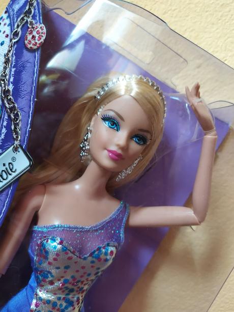 Barbie nová fashionistas 2011 modrá, 