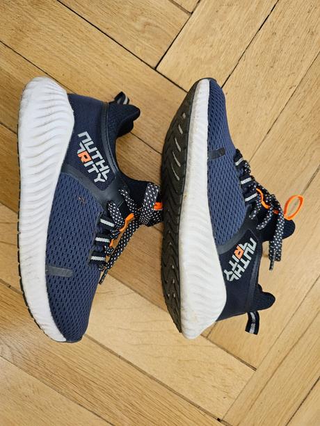 Tenisky, authority,35