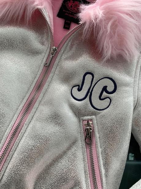 Juicy couture kozusinova strieborná bombera, 110