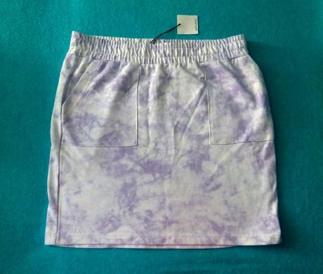 Fialovobiela sukňa, m