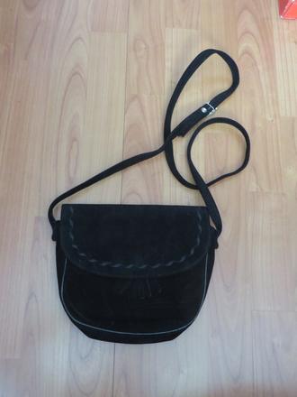 Dievčenská kožená kabelka cez plece,