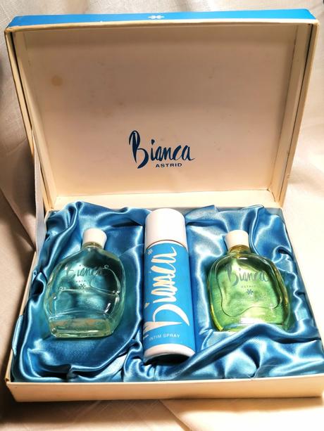 Retro astrid bianca kazeta s kolískou vodou,