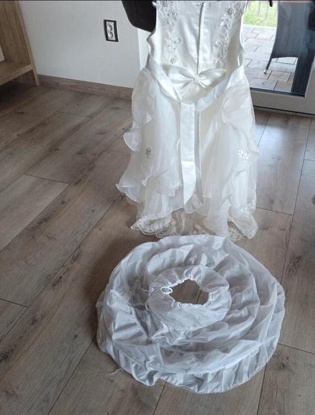 Šaty na prvé sväté prijímanie, 134