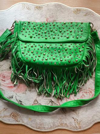Crossbody so strapcami, 