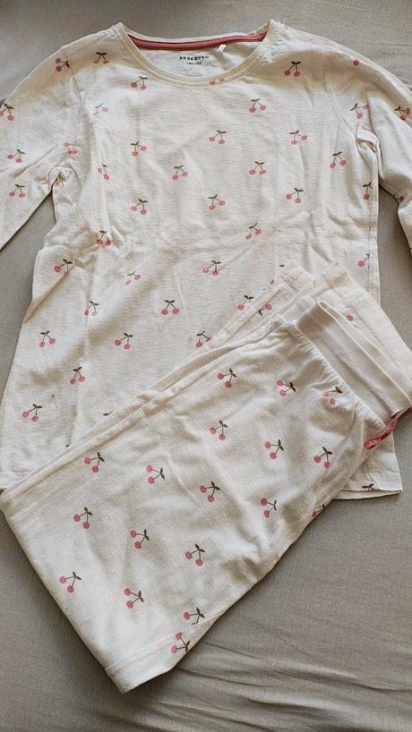 Pyžamko s čerešničkovým vzorom, reserved,152