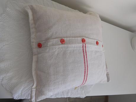 Vankúše menšie , vačšie, podlhovasté,, 