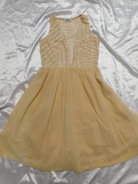 Velmi pekne šaty na slavnost, 38