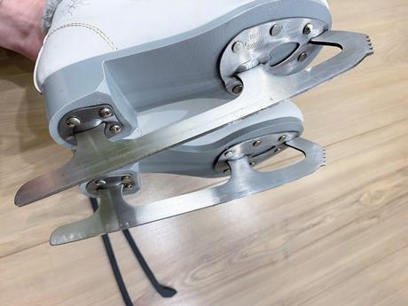 Zateplené korčule na ľad, 33