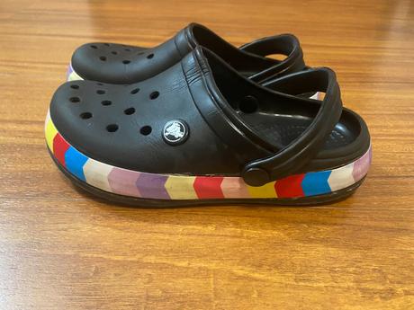 Čierne crocsy s farebnými pruhmi veľ. 34-35, 35