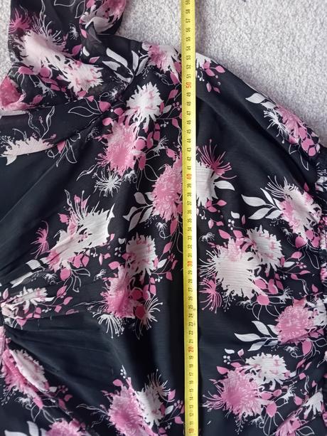 Šifónové šaty, 42