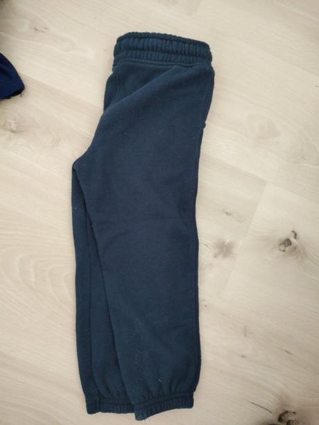 Tmavomodre teplaky 116, 116