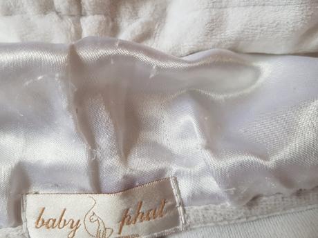 Mikina so zlatymi vysivkami, 170