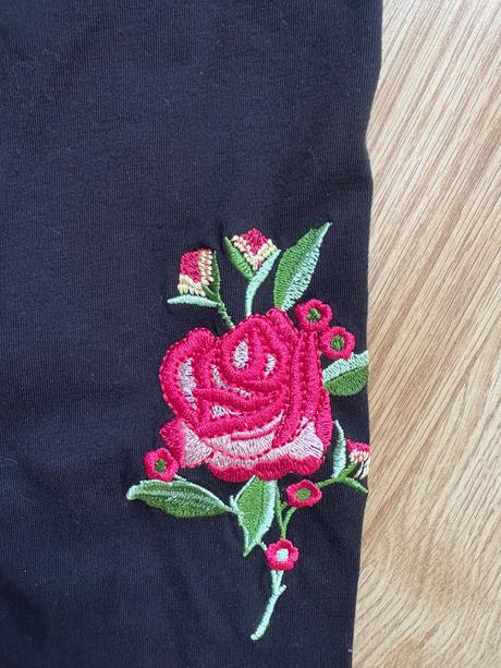 Čierne legíny s ružou 134/140, 134