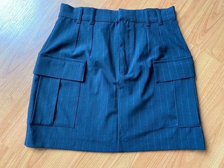 Sukňa na boku s vreckami, s