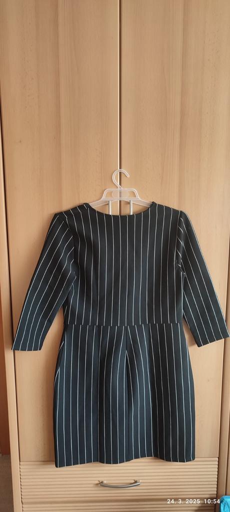 Ciernobiele pasikave saty, 40