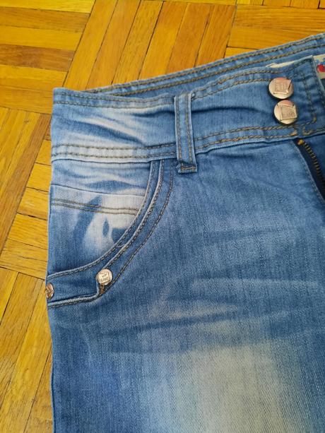 Dievčenská sukňa, 152