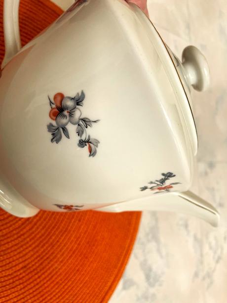 Starožitná porcelánová konvica, 