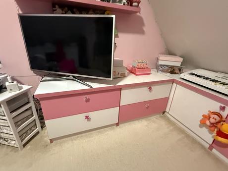 Dievčenský nábytok, 