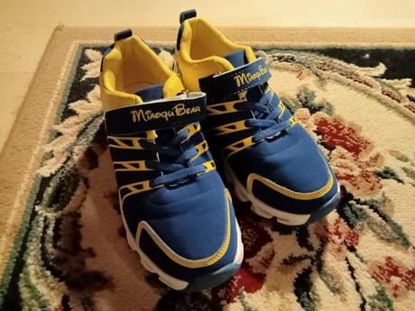 Nové modro-žlté botasky, 35