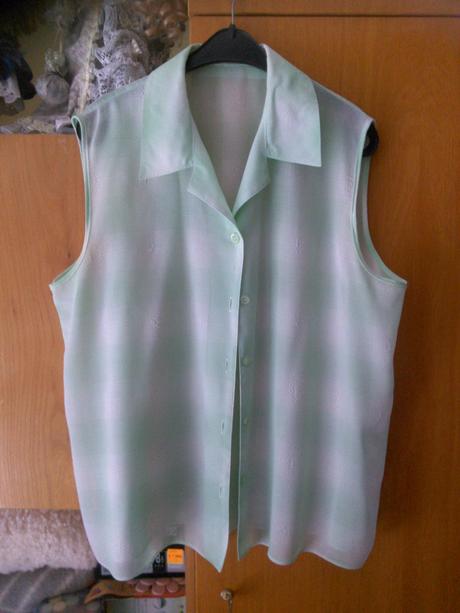 Bielo-zelená kockovaná blúzka, 48