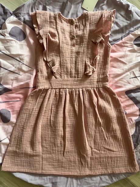 Mušelínové šaty, 122