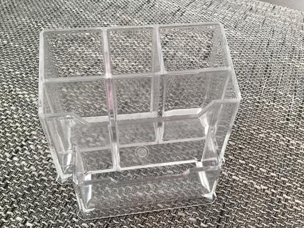 Stojan - organizér na dekoratívnu kozmetiku, 