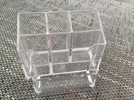 Stojan - organizér na dekoratívnu kozmetiku, 