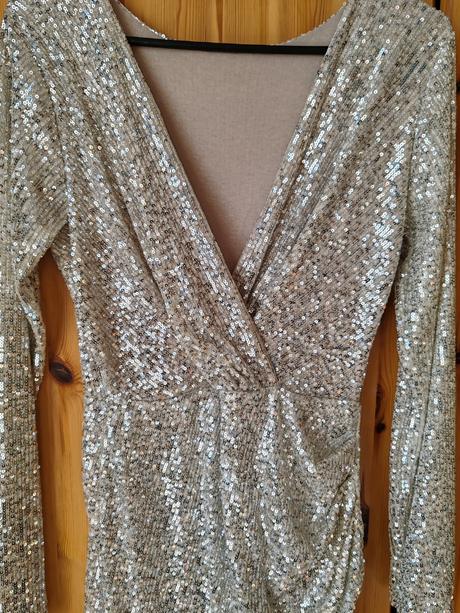 Flitrované šaty, 36