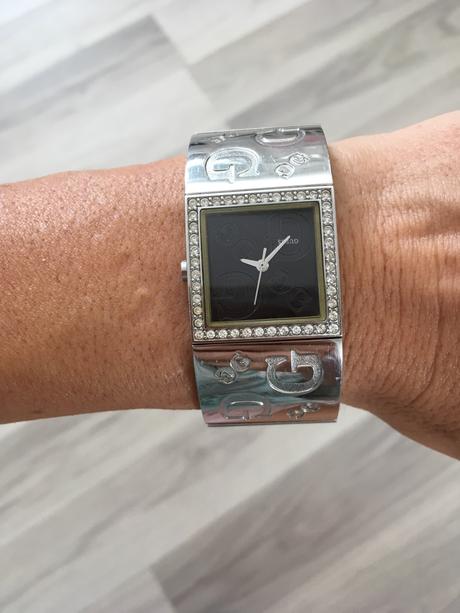 Hodinky guess, guess