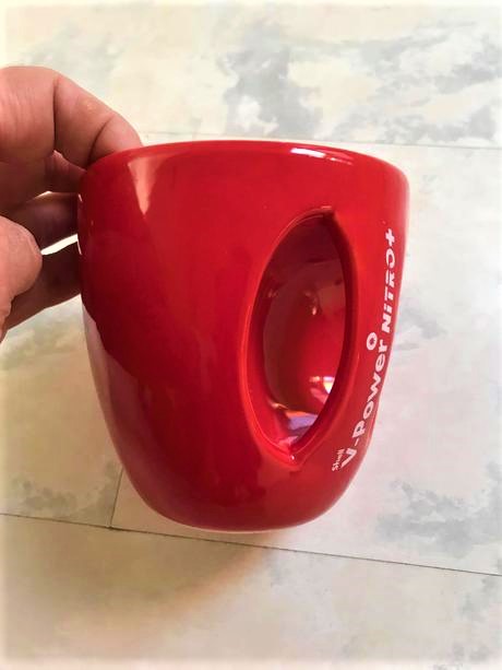 Zaujímavá šálka,