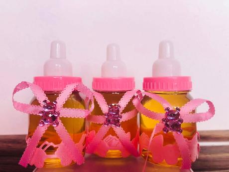 Dekoracne flasticky s medom,