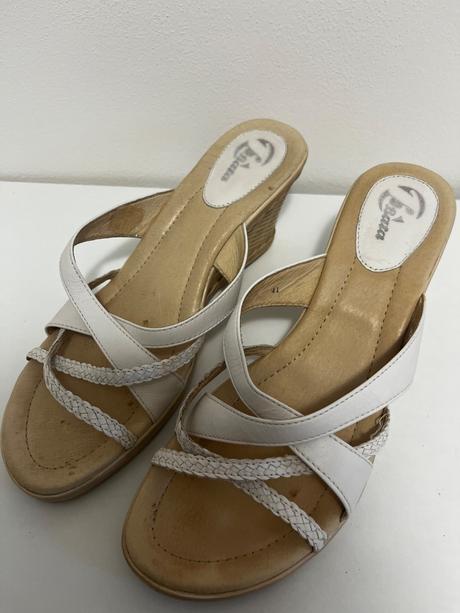 Šľapky na vysokom opätku, baťa,40