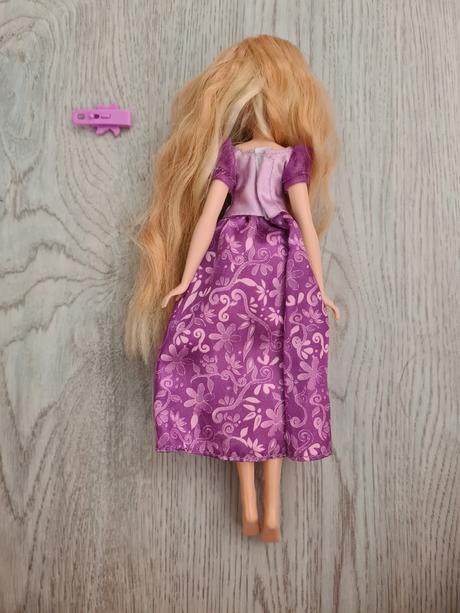 Barbie zlatovláska,
