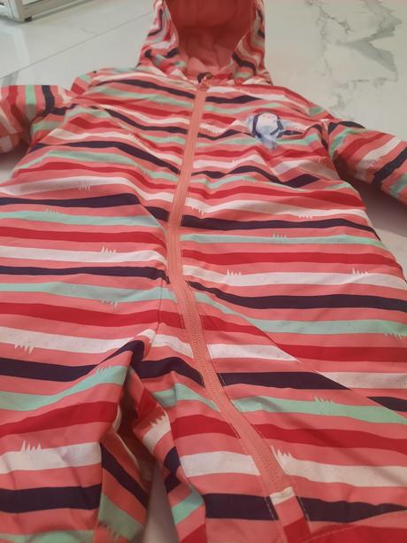 Overal sneh, lupilu,80