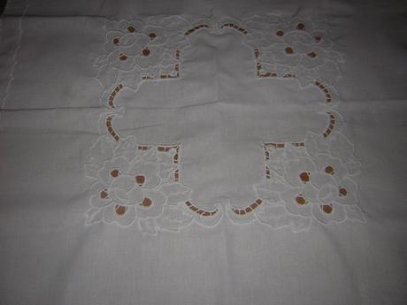 Ručne vyšívaný obrus, 