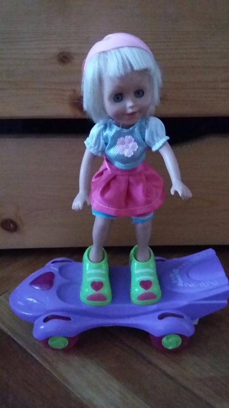 Bábika so skateboardom, 