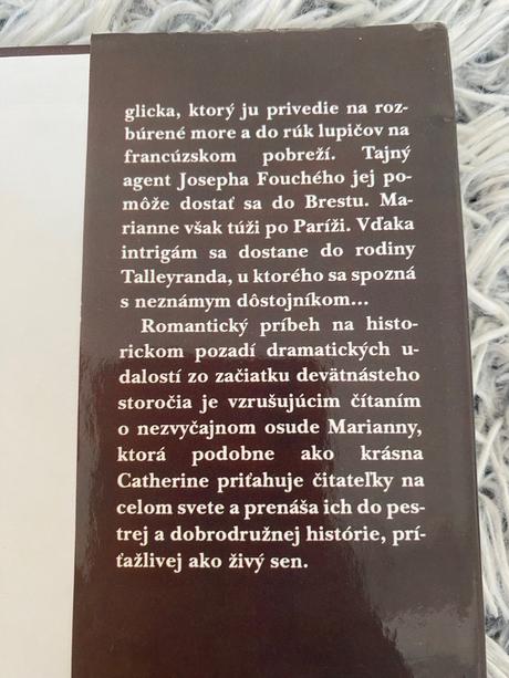 Stará retro kniha marianne juliette benzoniová,