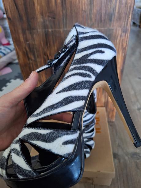 Sandalky zebra, 40