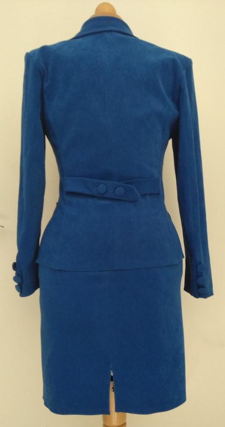 Dámsky kostým, 42