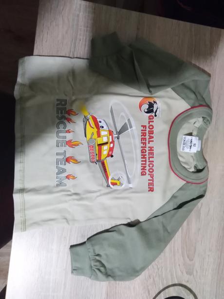 Chlapčenske pyzamo, 92