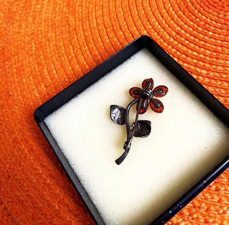 Starožitná vintage jantárová brošňa, 