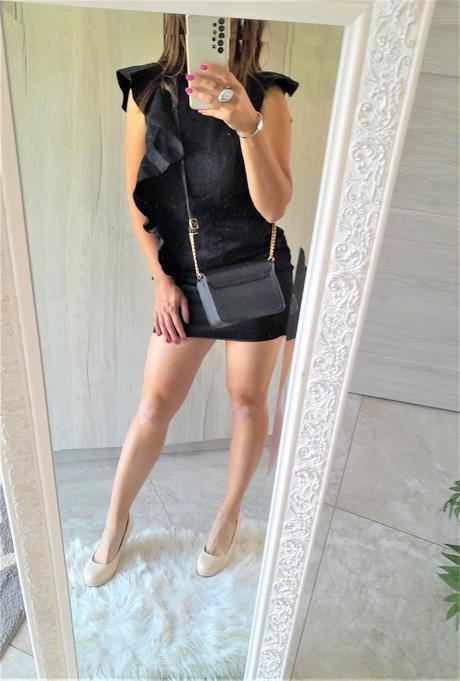 Čierne puzdrové šaty oasis s volánom-s, s