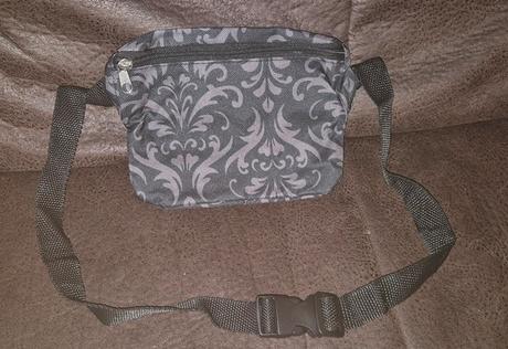 Čiernosivý batoh a ľadvinka, 