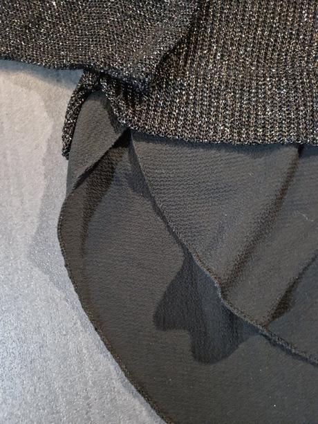 Zaujímavý pulóver s látkovým vsadením, m