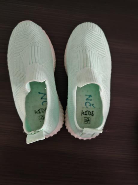 Krásne ľahučké, nazuvacie tenisky, 27