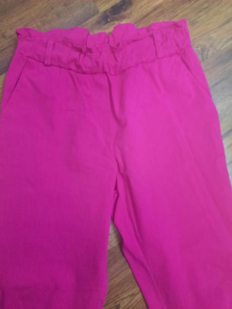 Cyklamenové nohavice, 38