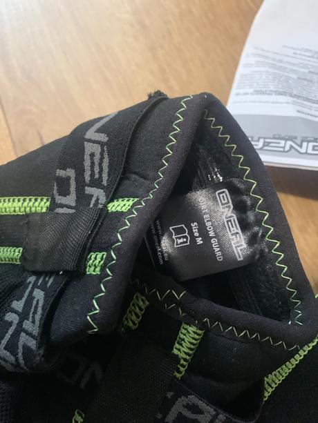 Chrániče na lakte, m